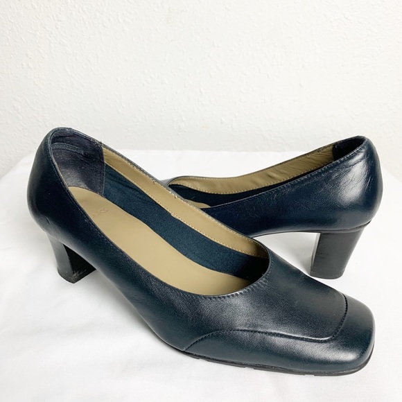 dark navy blue pumps